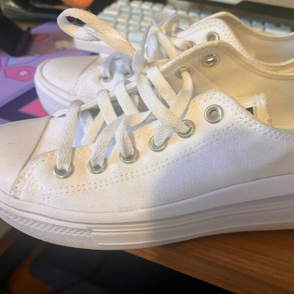 Wmns Chuck Taylor All Star Move Low 'White' - Picture 1 of 4